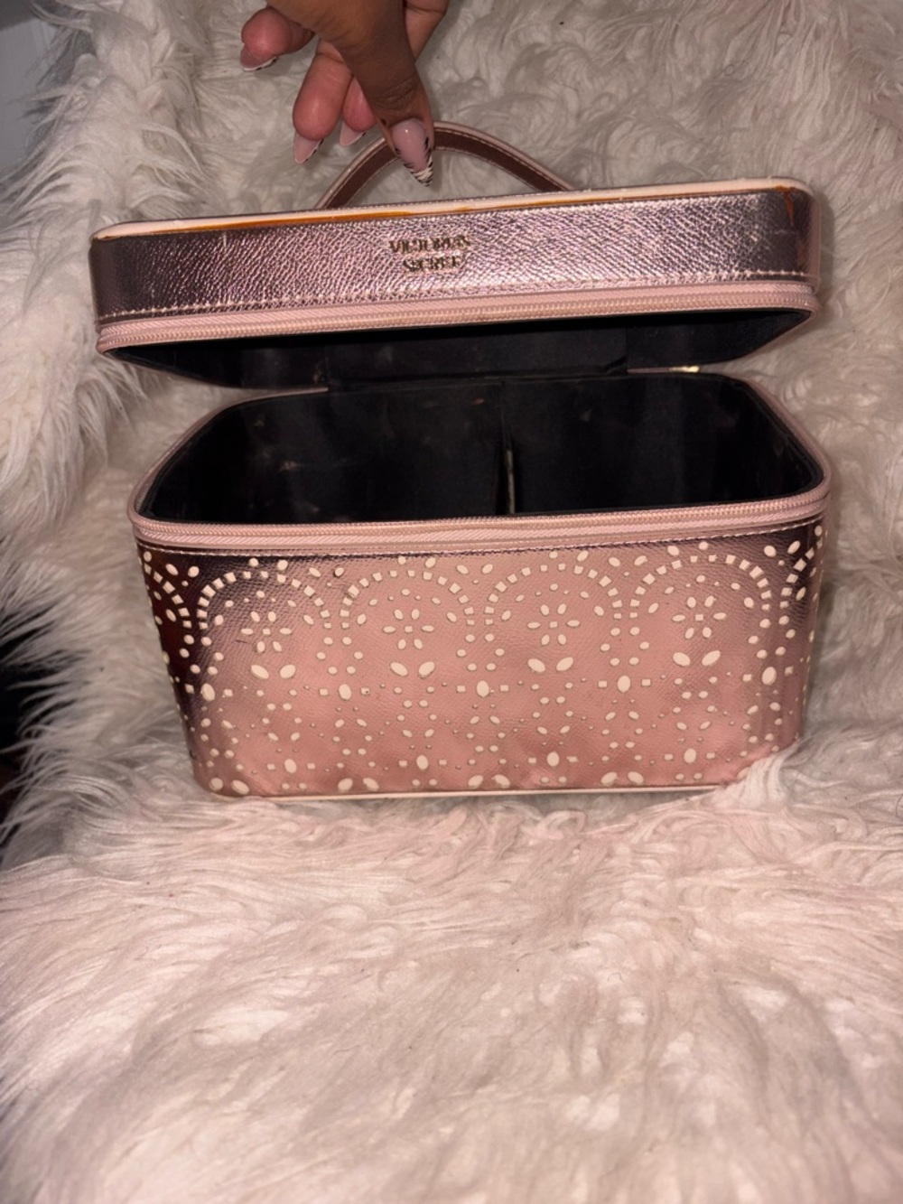 Victoria's Secret Petal Edge Runway
Vanity Case in Rose Gold
